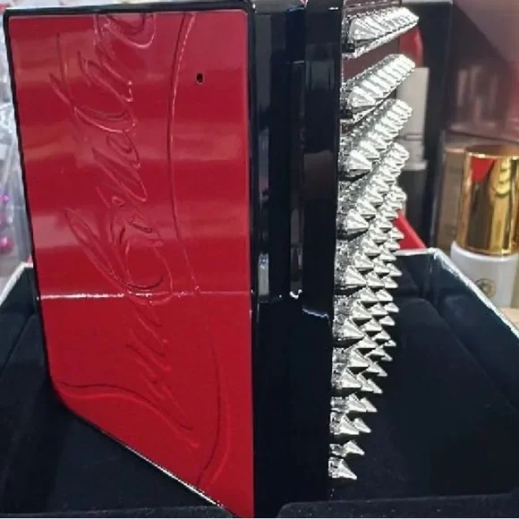 Christian Louboutin
Abracadabra la Palette in original box. Rare and sought - Picture 8 of 10